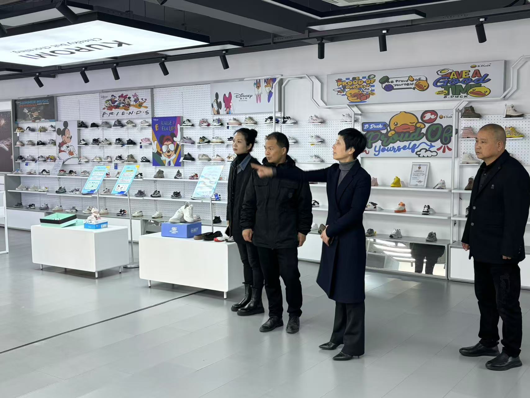 文艺界：赴城北街道石粘村开展“助帮联”年终慰问活动
