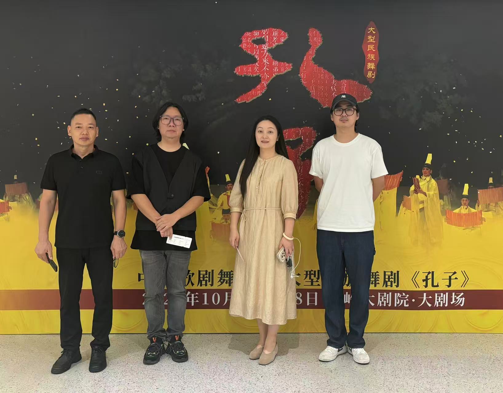 文艺界：委员联系群众活动