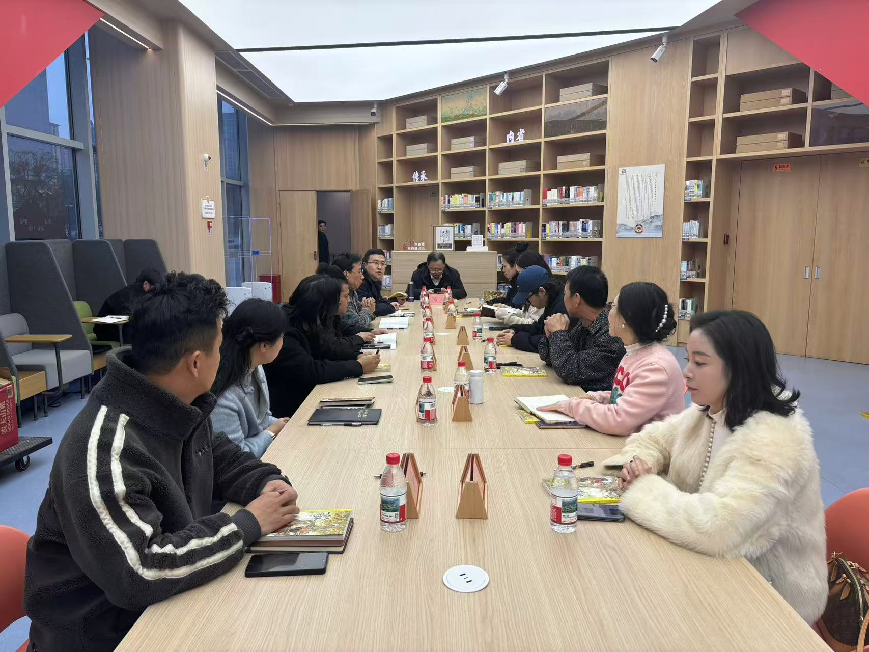 文艺界别召开2025年度委员述职会